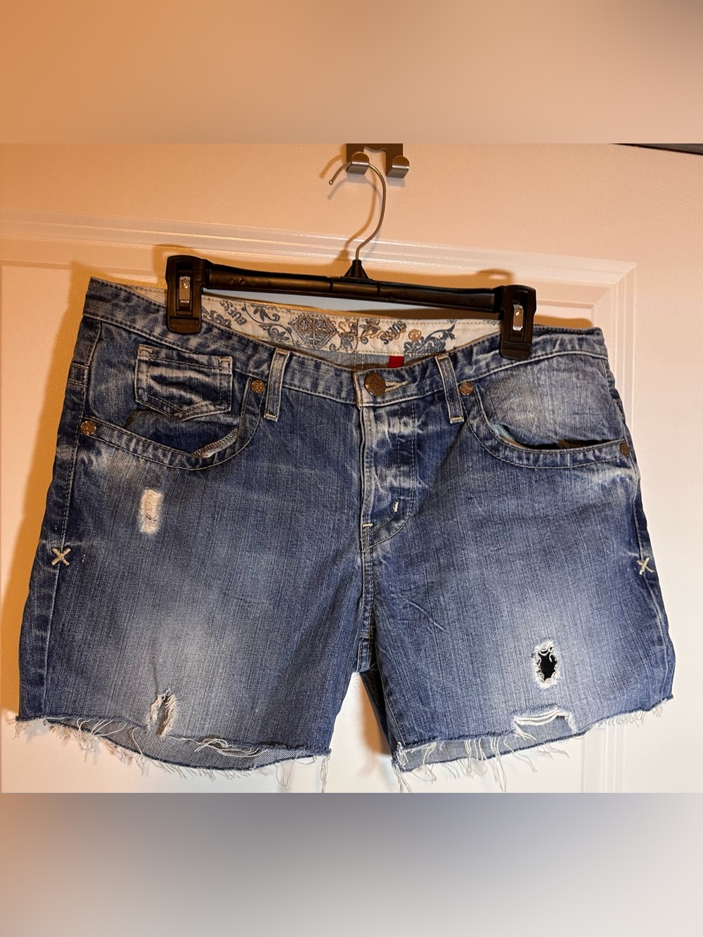 Vintage Guess Jean shorts sz 29 (Medium 8)
